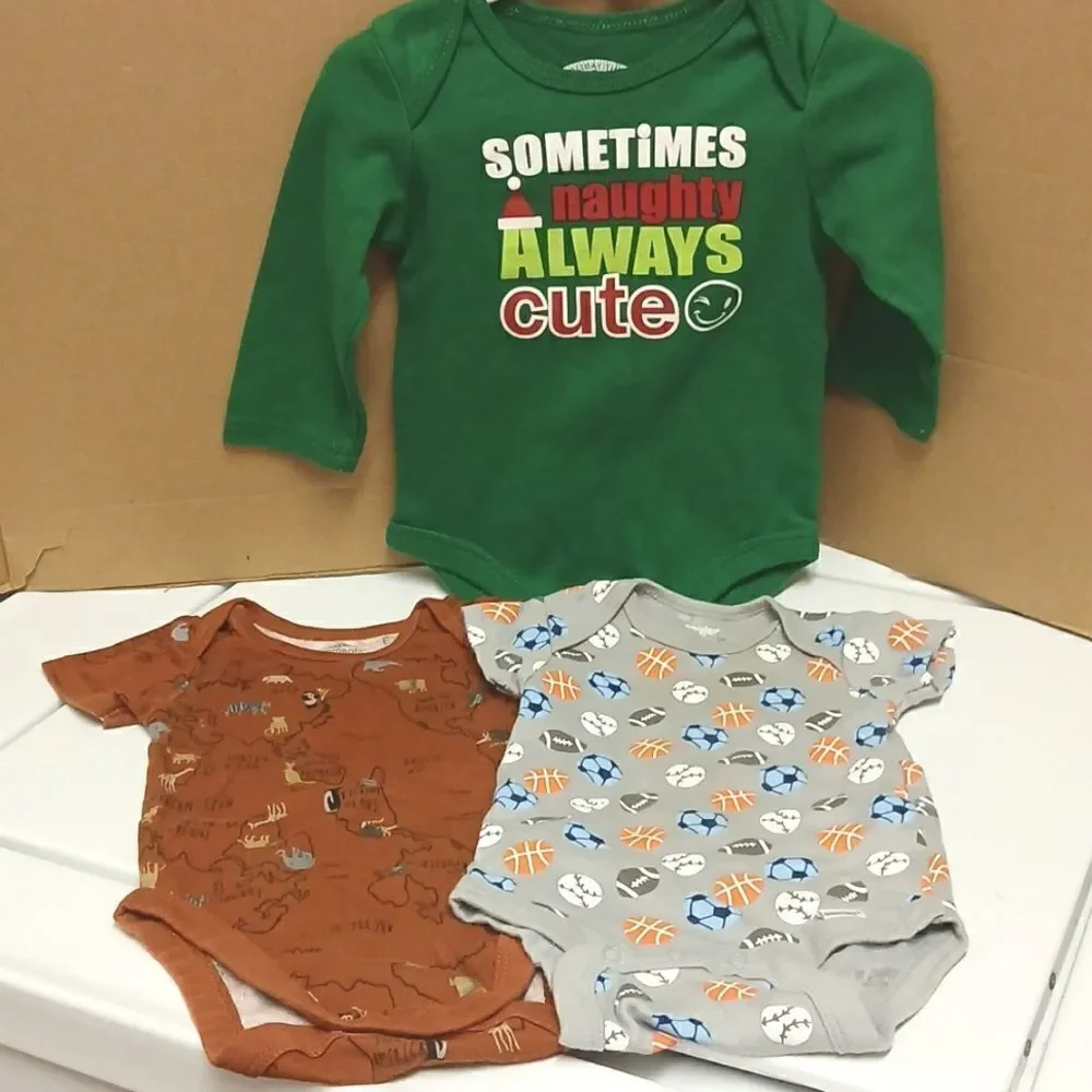CARTERS, GARANIMAL, HOLIDAY TIME, ONESIES, & MODERN MOMENTS 12M BUNDLE OF ONESIE